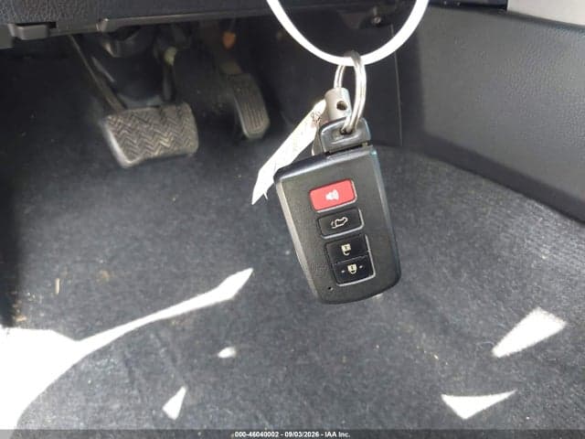 2018 TOYOTA RAV4 XLE 11