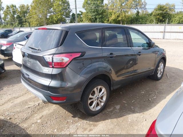 2017 FORD ESCAPE SE 4