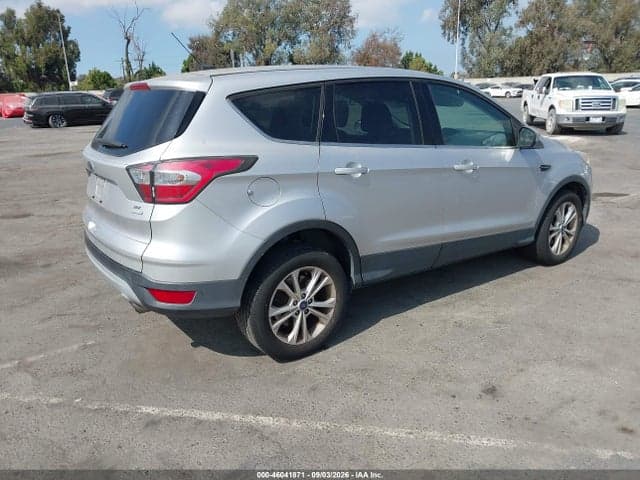 2017 FORD ESCAPE SE 4