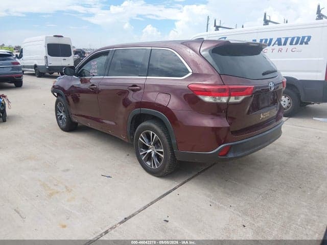 2018 TOYOTA HIGHLANDER LE 3