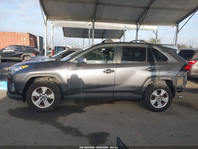 2019 TOYOTA RAV4 XLE 15