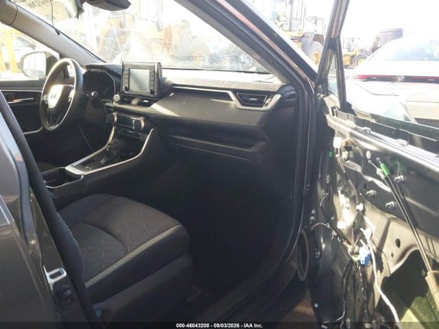 2019 TOYOTA RAV4 XLE 5