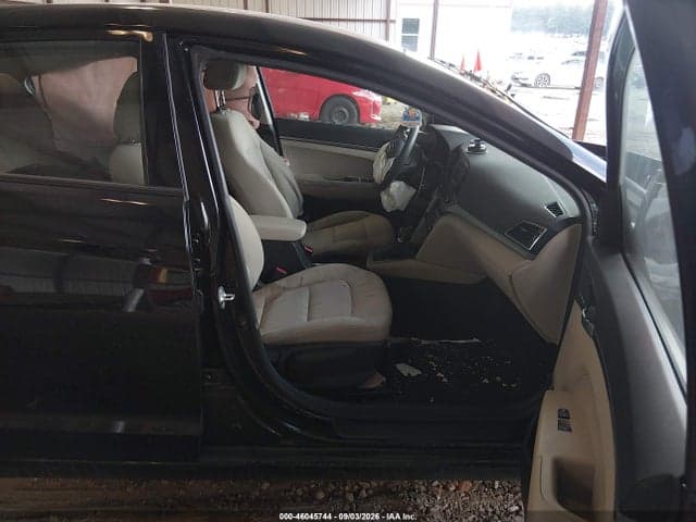 2018 HYUNDAI ELANTRA SE 5