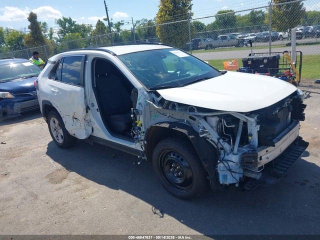 2021 TOYOTA RAV4 XLE 1