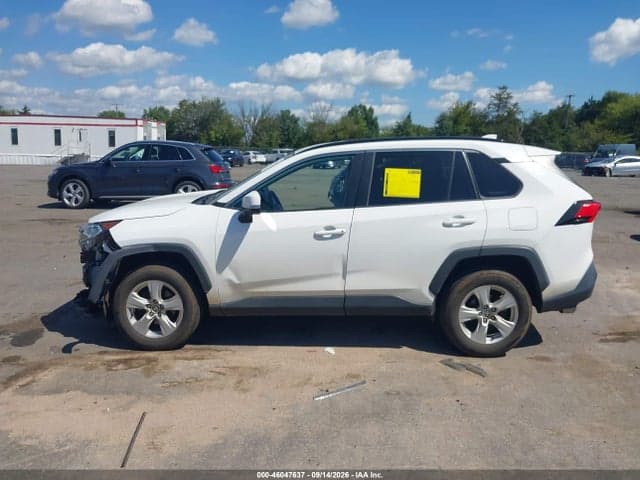 2021 TOYOTA RAV4 XLE 14