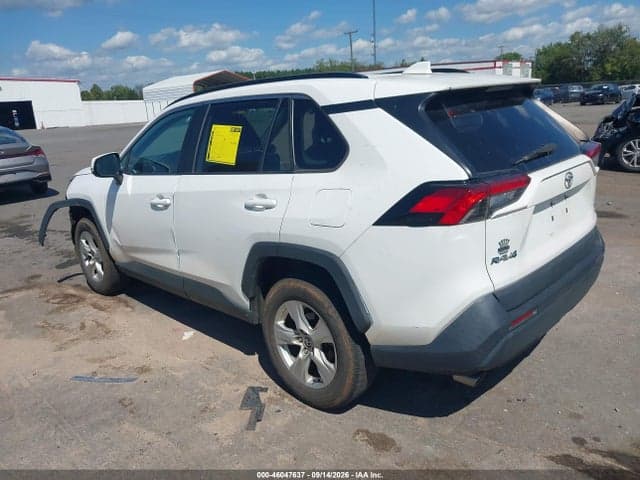 2021 TOYOTA RAV4 XLE 3