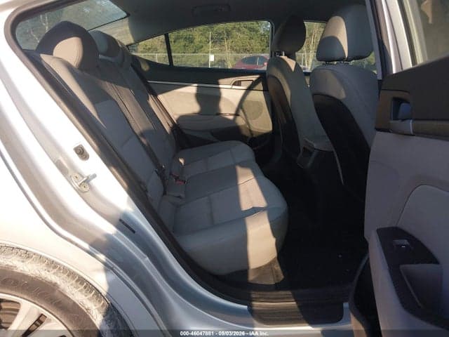 2017 HYUNDAI ELANTRA SE 8