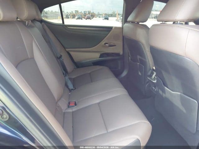 2025 LEXUS ES 300H 8
