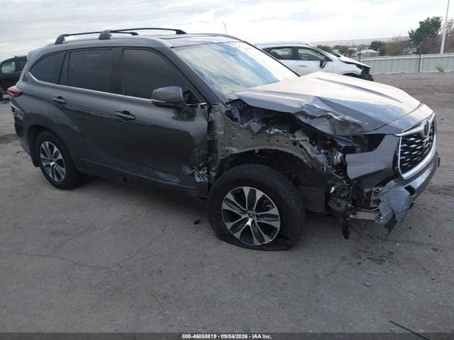 2022 TOYOTA HIGHLANDER XLE