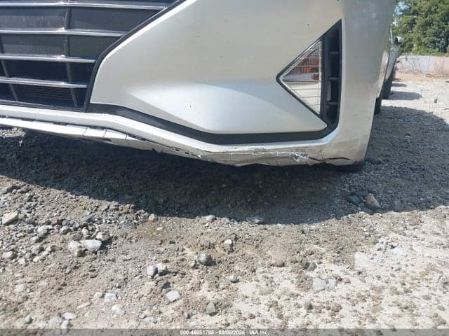 2019 HYUNDAI ELANTRA SE 18