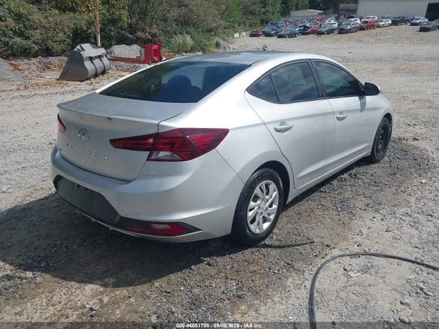 2019 HYUNDAI ELANTRA SE 4