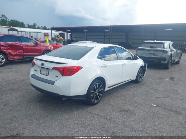 2017 TOYOTA COROLLA SE 4