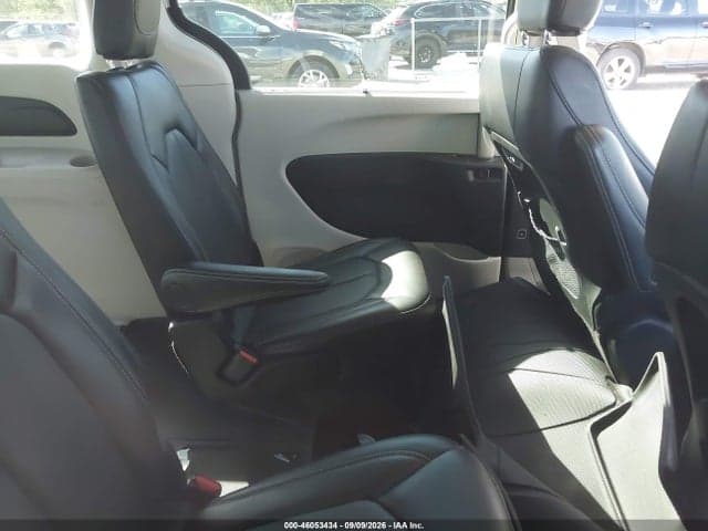 2024 CHRYSLER PACIFICA TOURING L 8