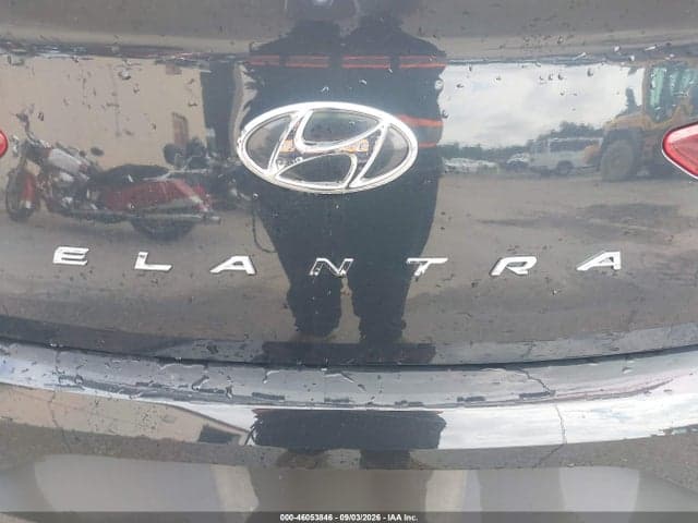 2019 HYUNDAI ELANTRA SE 12