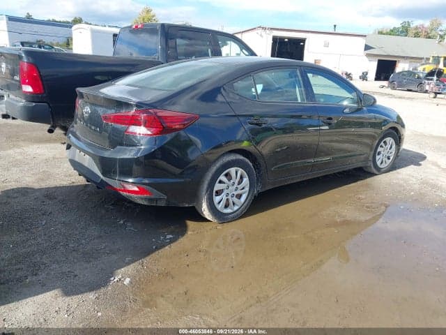 2019 HYUNDAI ELANTRA SE 4