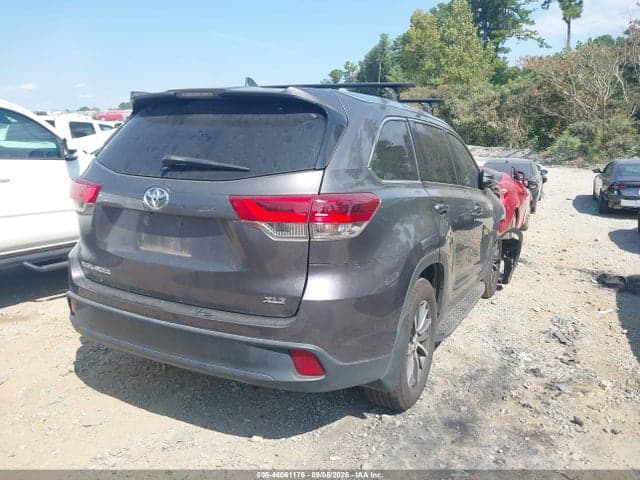 2017 TOYOTA HIGHLANDER XLE 4