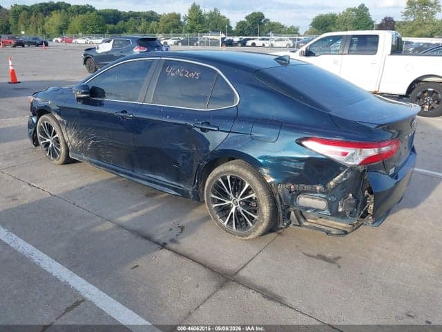 2020 TOYOTA CAMRY SE 3