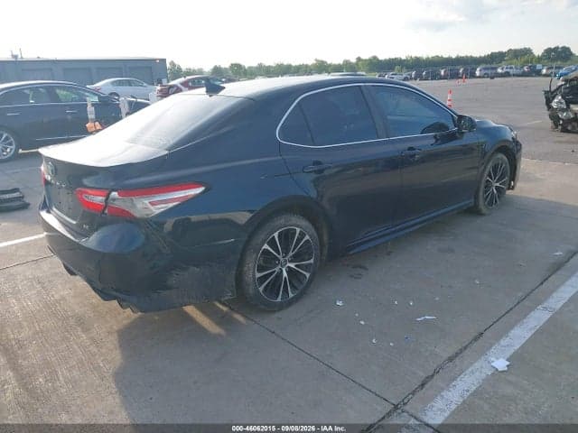 2020 TOYOTA CAMRY SE 4