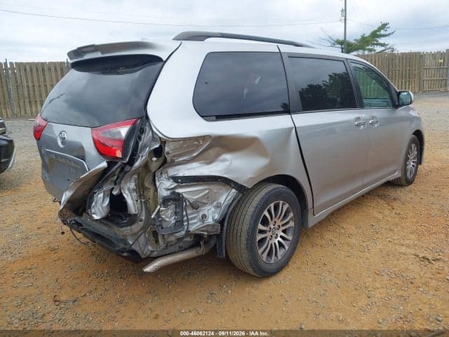 2020 TOYOTA SIENNA XLE PREMIUM 4
