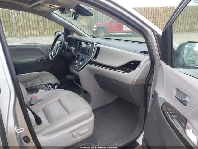 2020 TOYOTA SIENNA XLE PREMIUM 5