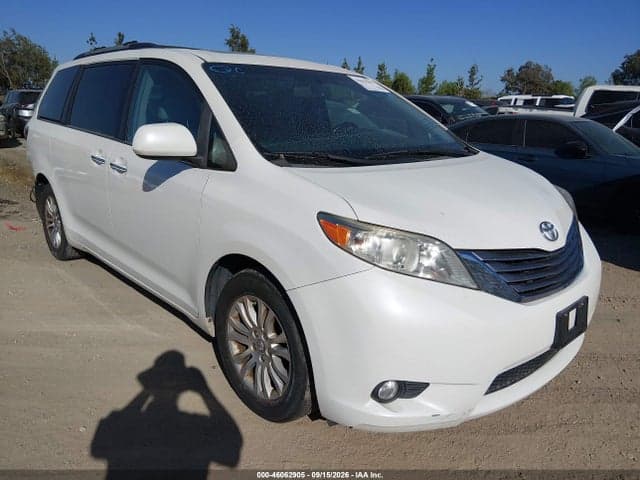 2017 TOYOTA SIENNA XLE 8 PASSENGER