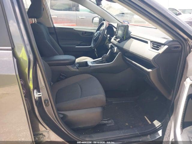2022 TOYOTA RAV4 LE 5