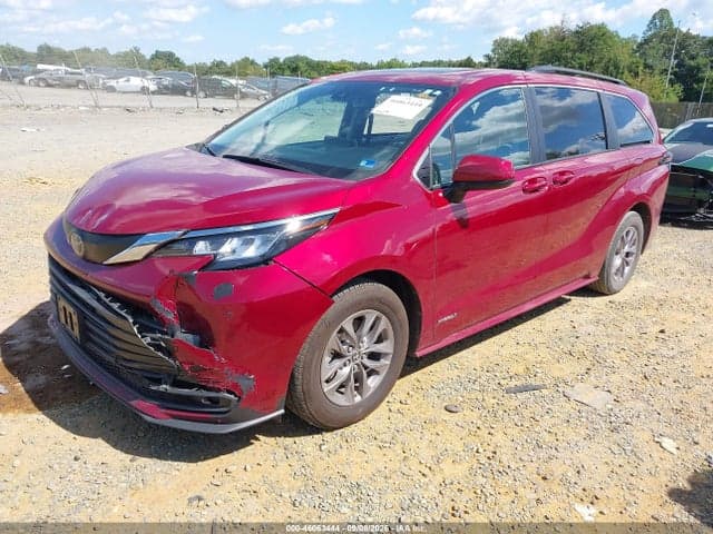 2021 TOYOTA SIENNA LE 2