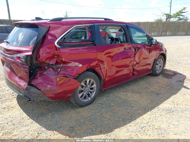2021 TOYOTA SIENNA LE 4