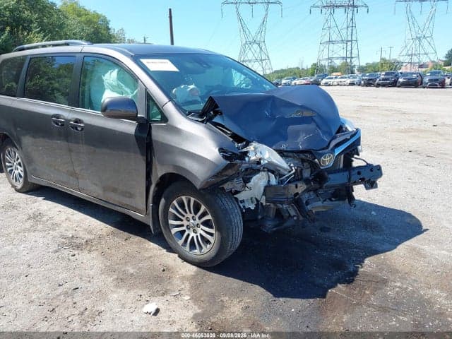 2020 TOYOTA SIENNA LE 1