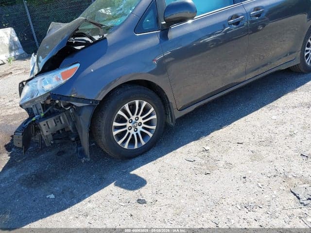 2020 TOYOTA SIENNA LE 2