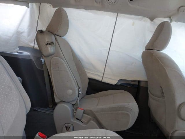 2020 TOYOTA SIENNA LE 8