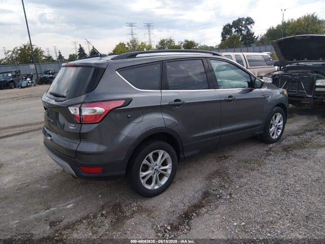2017 FORD ESCAPE SE 4