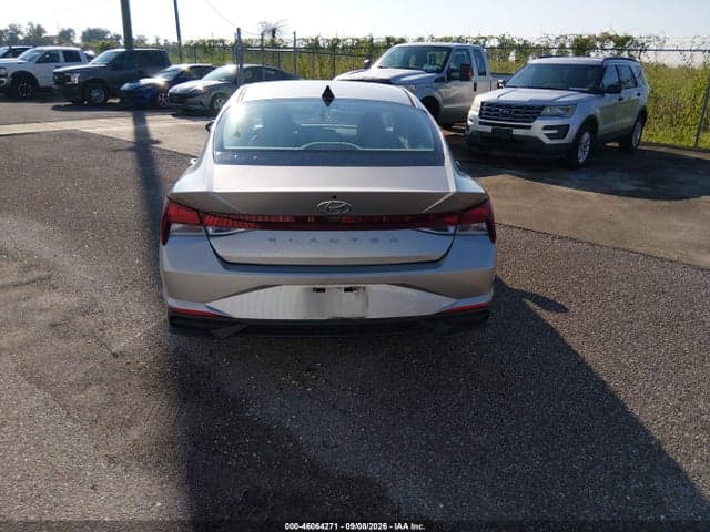 2021 HYUNDAI ELANTRA SE 21