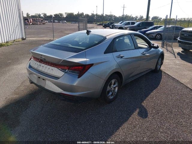 2021 HYUNDAI ELANTRA SE 4