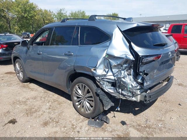 2023 TOYOTA HIGHLANDER PLATINUM 3