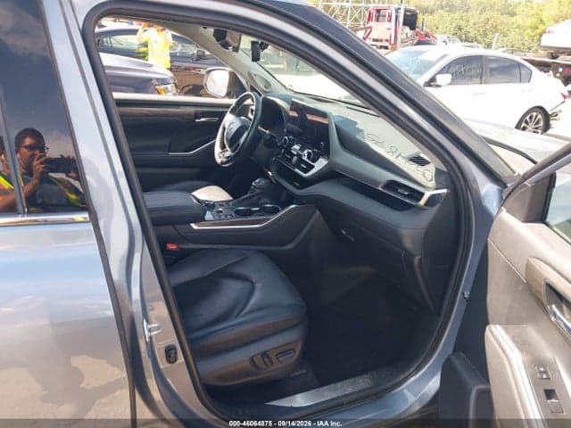 2023 TOYOTA HIGHLANDER PLATINUM 5