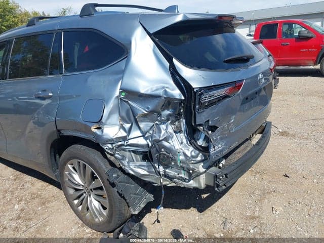 2023 TOYOTA HIGHLANDER PLATINUM 6