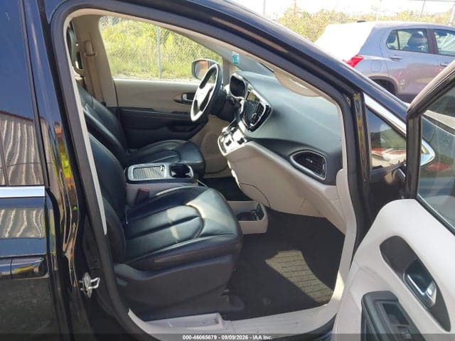 2023 CHRYSLER PACIFICA TOURING L 5