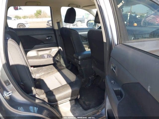 2017 MITSUBISHI OUTLANDER ES 8