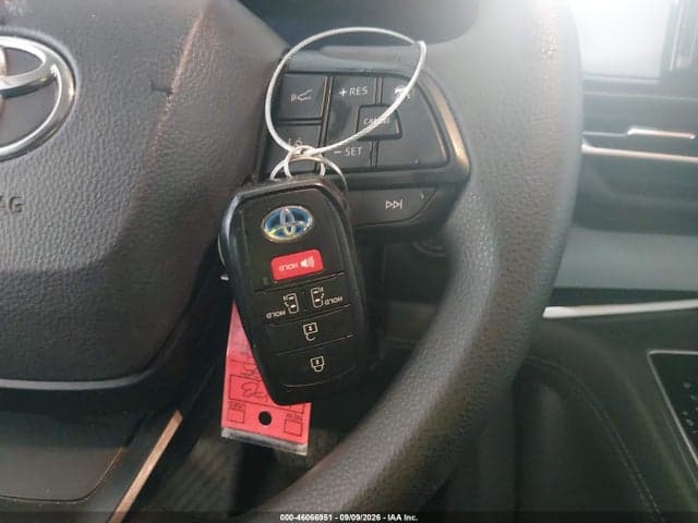 2025 TOYOTA SIENNA LE 11