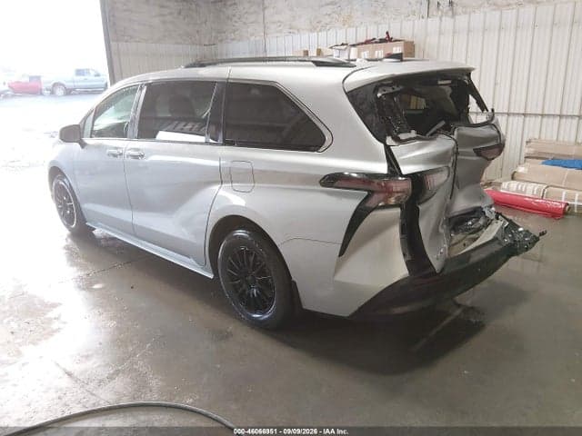 2025 TOYOTA SIENNA LE 3