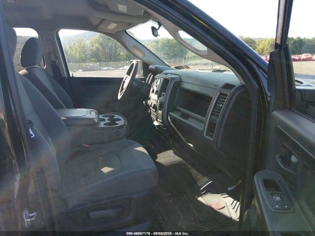 2017 RAM 1500 EXPRESS 4X4 6'4 BOX 5