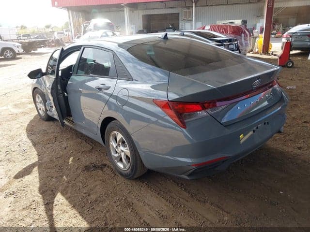 2022 HYUNDAI ELANTRA SE 3