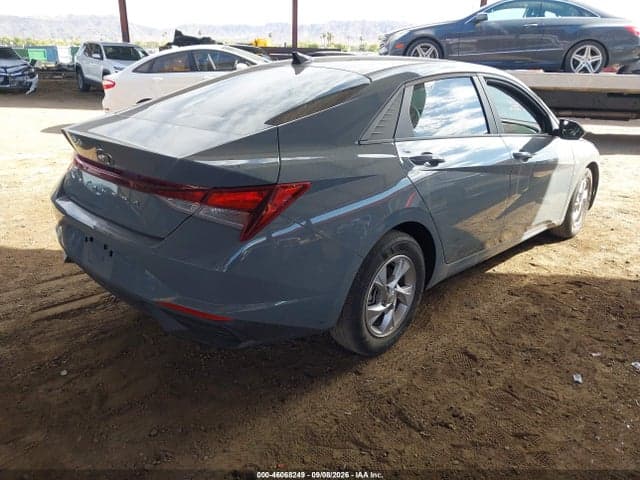 2022 HYUNDAI ELANTRA SE 4