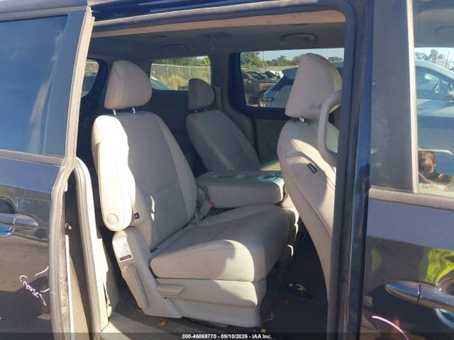 2017 KIA SEDONA LX 4