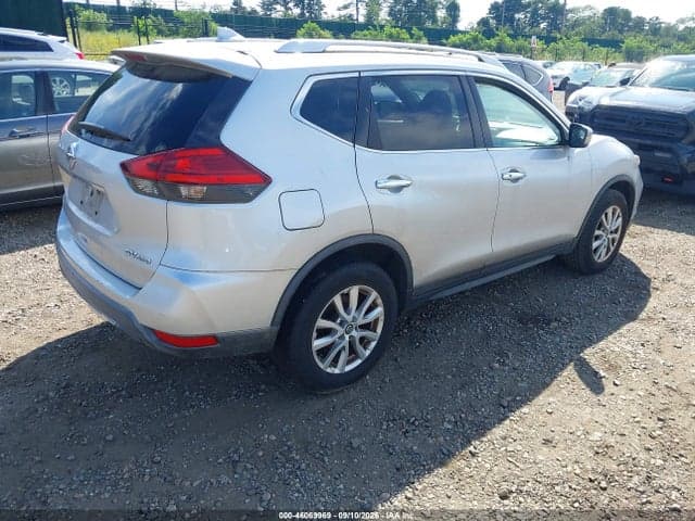2017 NISSAN ROGUE SV 4