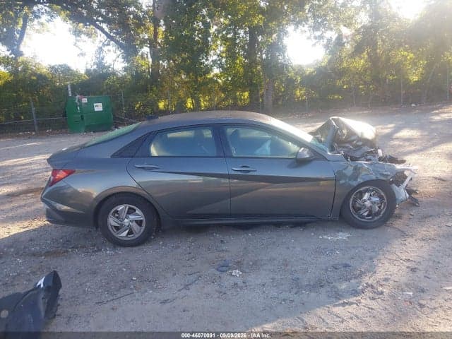 2025 HYUNDAI ELANTRA SE 13