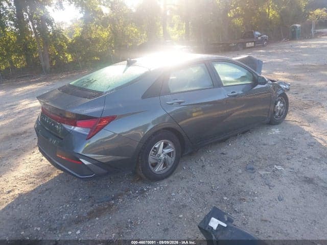 2025 HYUNDAI ELANTRA SE 4