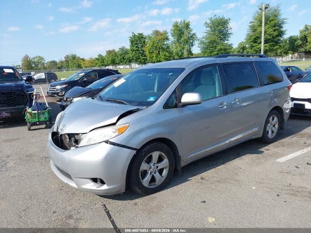 2017 TOYOTA SIENNA LE 8 PASSENGER 2