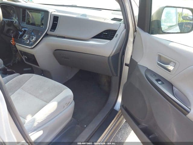2017 TOYOTA SIENNA LE 8 PASSENGER 5
